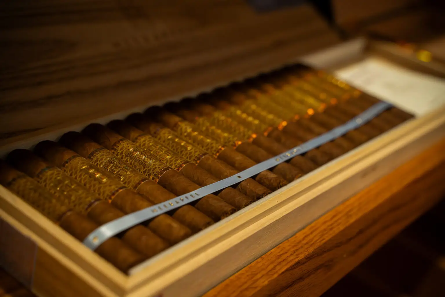 meerapfel cigar in the ember & vine humidor